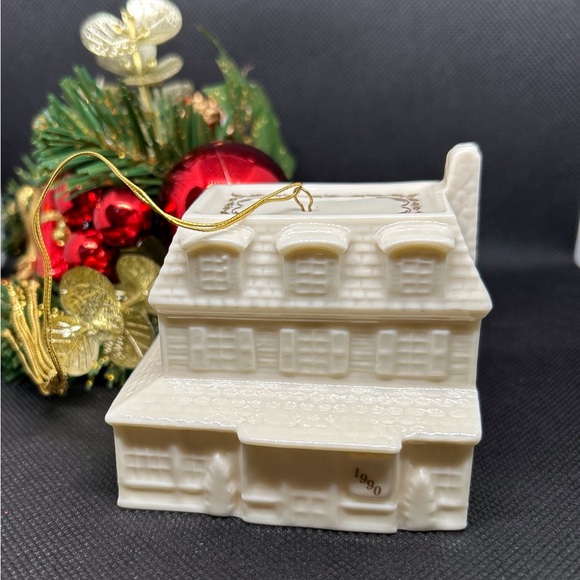 Lenox Other - LENOX 1990 CHRISTMAS VILLAGE INN ORNAMENT